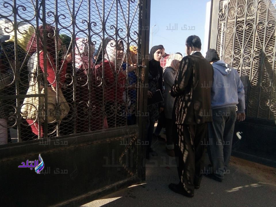 جامعة الأزهر تقرر منع دخول الطالبات بالبناطيل الممزقة والاست