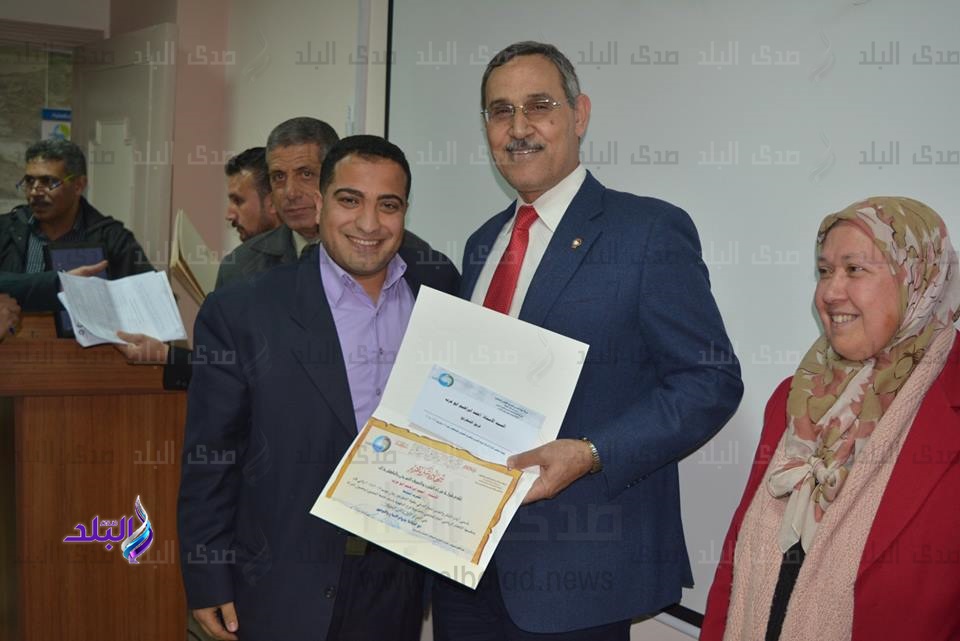 رئيس شركة مياه الدقهلية يكرم فريق الشطرنج رئيس شركة مياه الدقهلية يكرم فريق الشطرنج