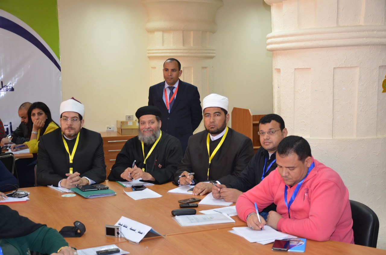 جانب من الندوة جانب من الندوة