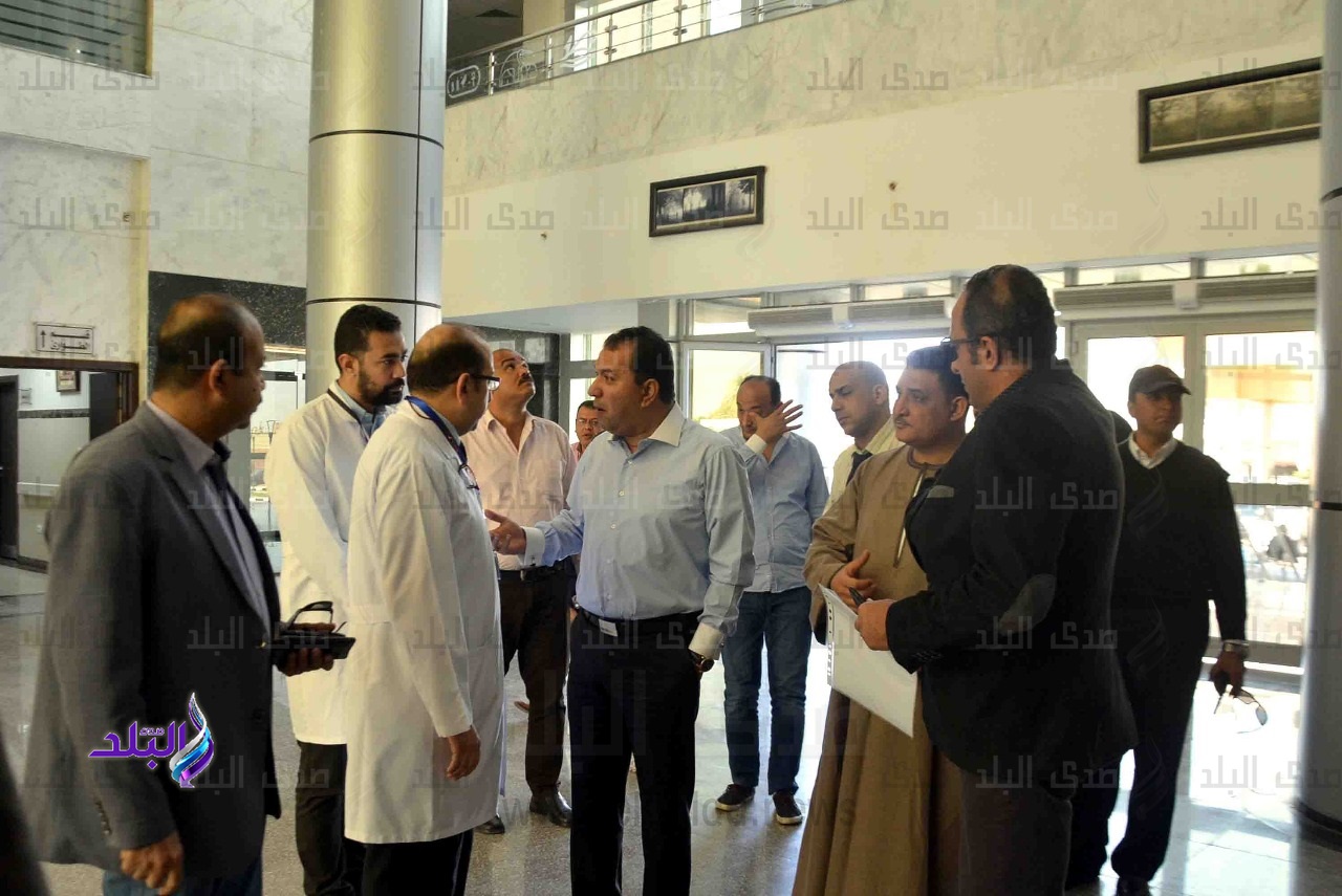 محافظ الاقصر يتفقد مستشفى ارمنت