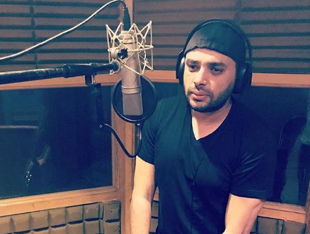 رامي صبري أثناء تسجيل "أبن بلدي"