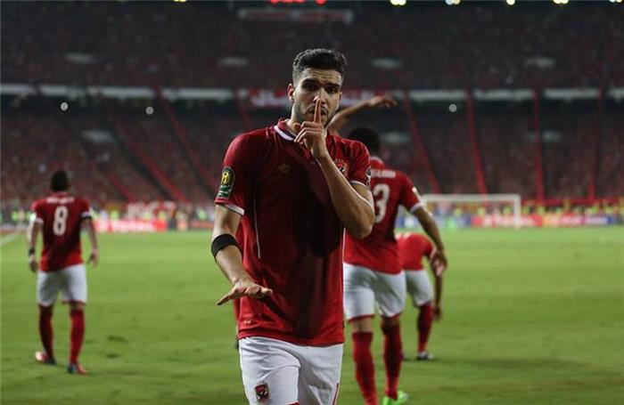 وليد أزارو مهاجم النادي الأهلي 