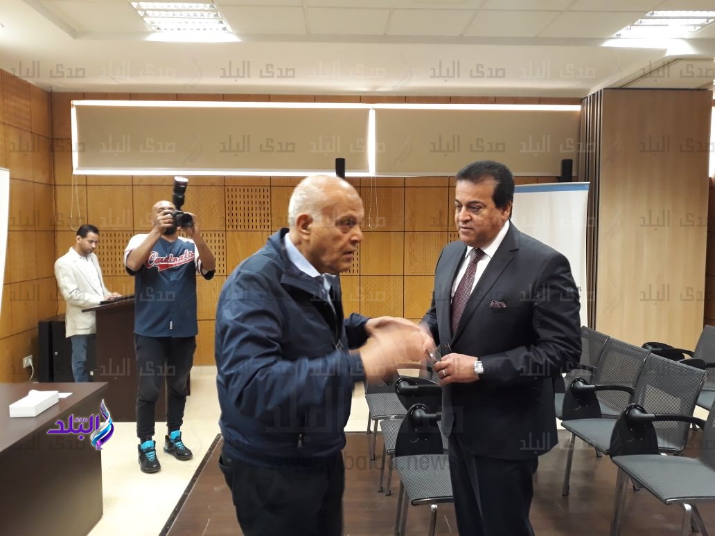 وزير التعليم العالي والدكتور مجدي يعقوب وزير التعليم العالي والدكتور مجدي يعقوب