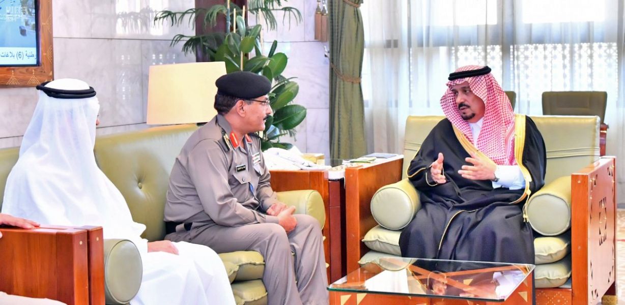 امير الرياض يجتمع بمدير شرطة الرياض الجديد ونائبه امير الرياض يجتمع بمدير شرطة الرياض الجديد ونائبه
