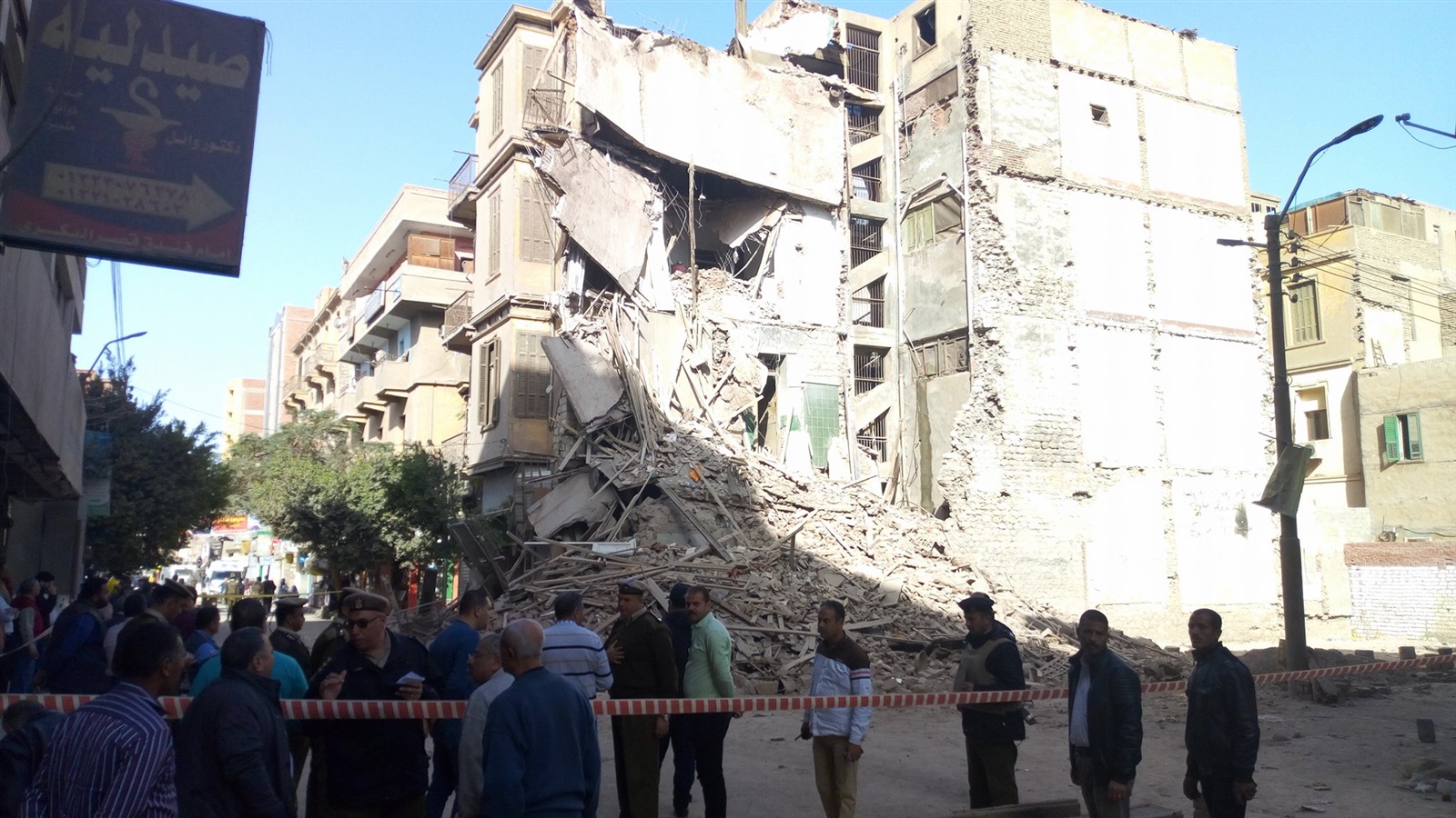 انهيار عقار