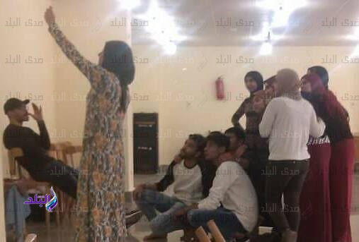 العرض المسرحي « وانت طالع »