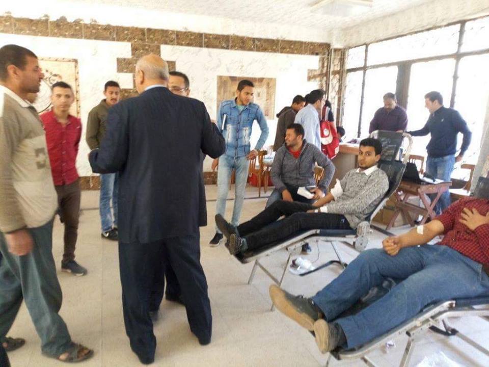 طلاب أصول الدين بالزقازيق يشاركون في حملة للتبرع بالدم لجنود