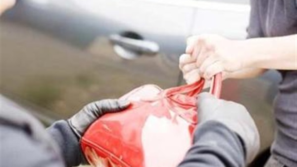 محاولة سرقة حقيبتها