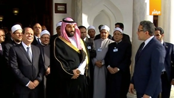 الإمام الأكبر يودع الرئيس السيسي وولي العهد السعودي الإمام الأكبر يودع الرئيس السيسي وولي العهد السعودي