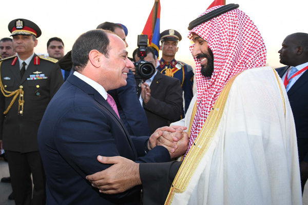لرئيس السيسي يستقبل ولى العهد السعودى بمطار القاهرة