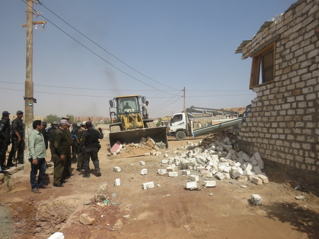  تنفيذ 35 قرار إزالة لتعديات على أراضى الدولة بأسوان .. صور 