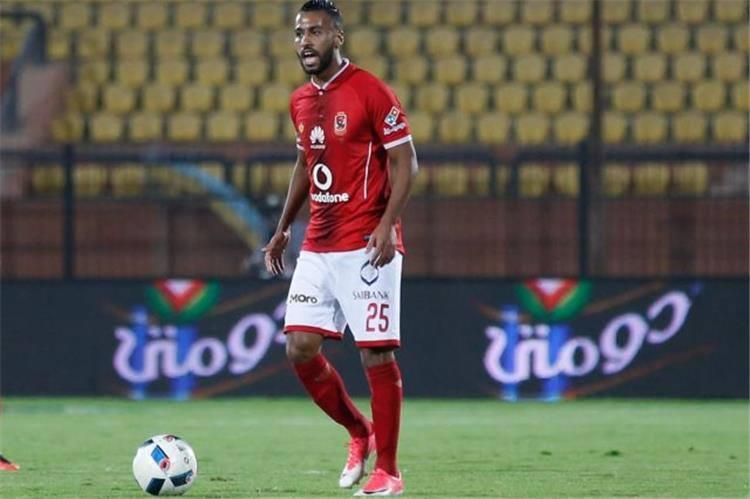 حسام عاشور لاعب وسط الاهلي 