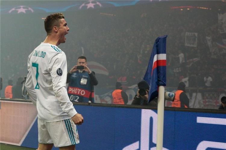 "كريستيانو رونالدو" مهاجم فريق ريال مدريد الإسباني
