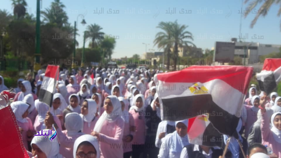 مسيرة طلابية للدعوة للمشاركة فى الانتخابات بالوادى الجديد