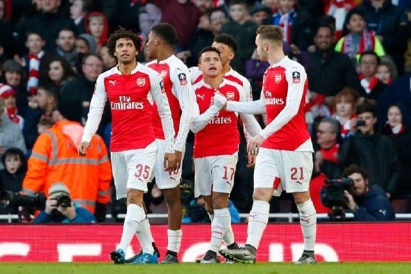 الننى يقود الأرسنال