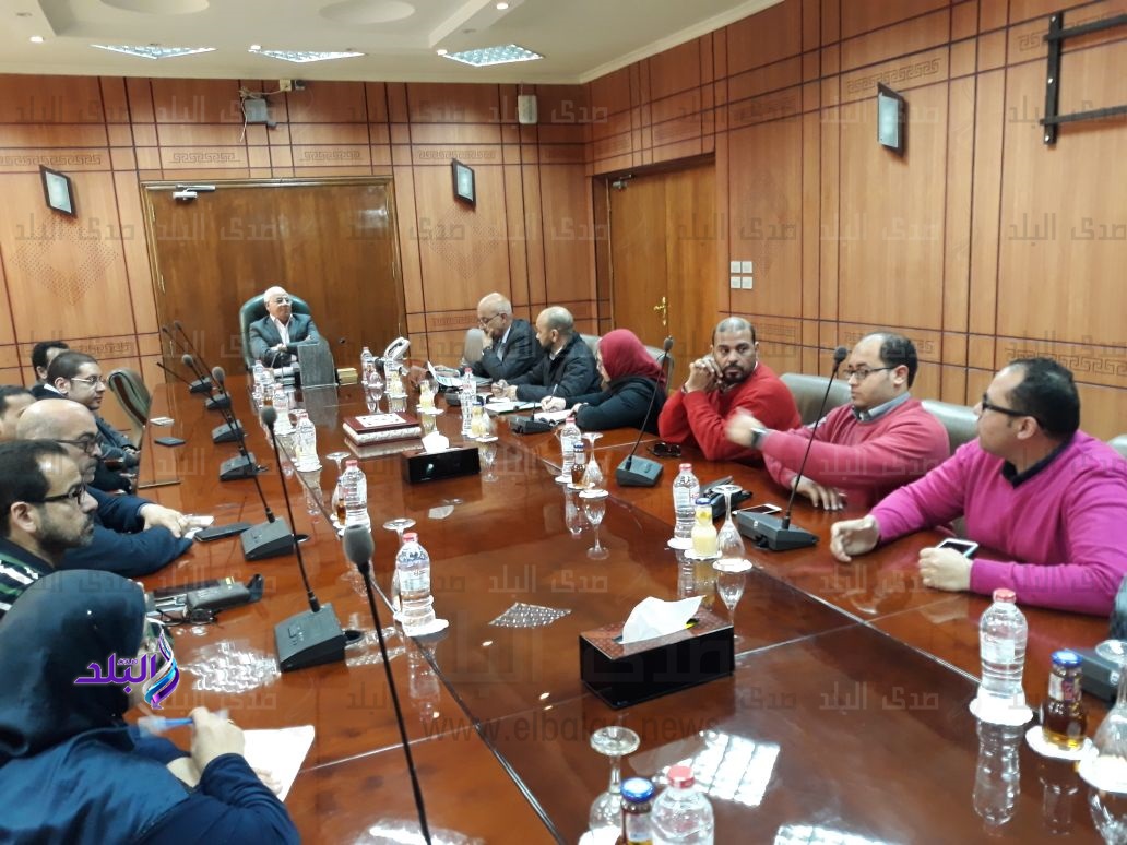 محافظ بورسعيد يلتقي المشاركين في معرض القاهرة الدولي