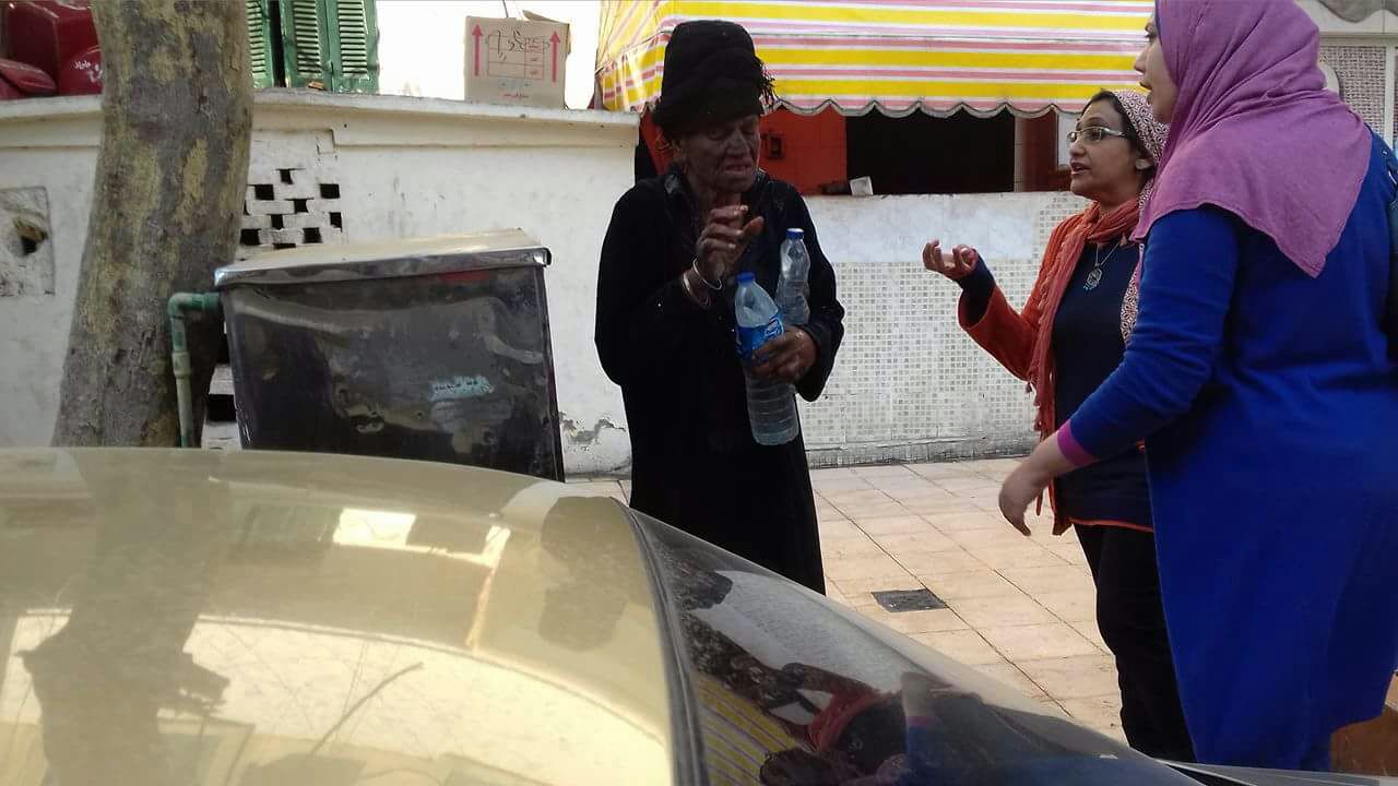 "التضامن" تنجح في نقل سيدة بلا مأوى إلى أحد دور الرعاية