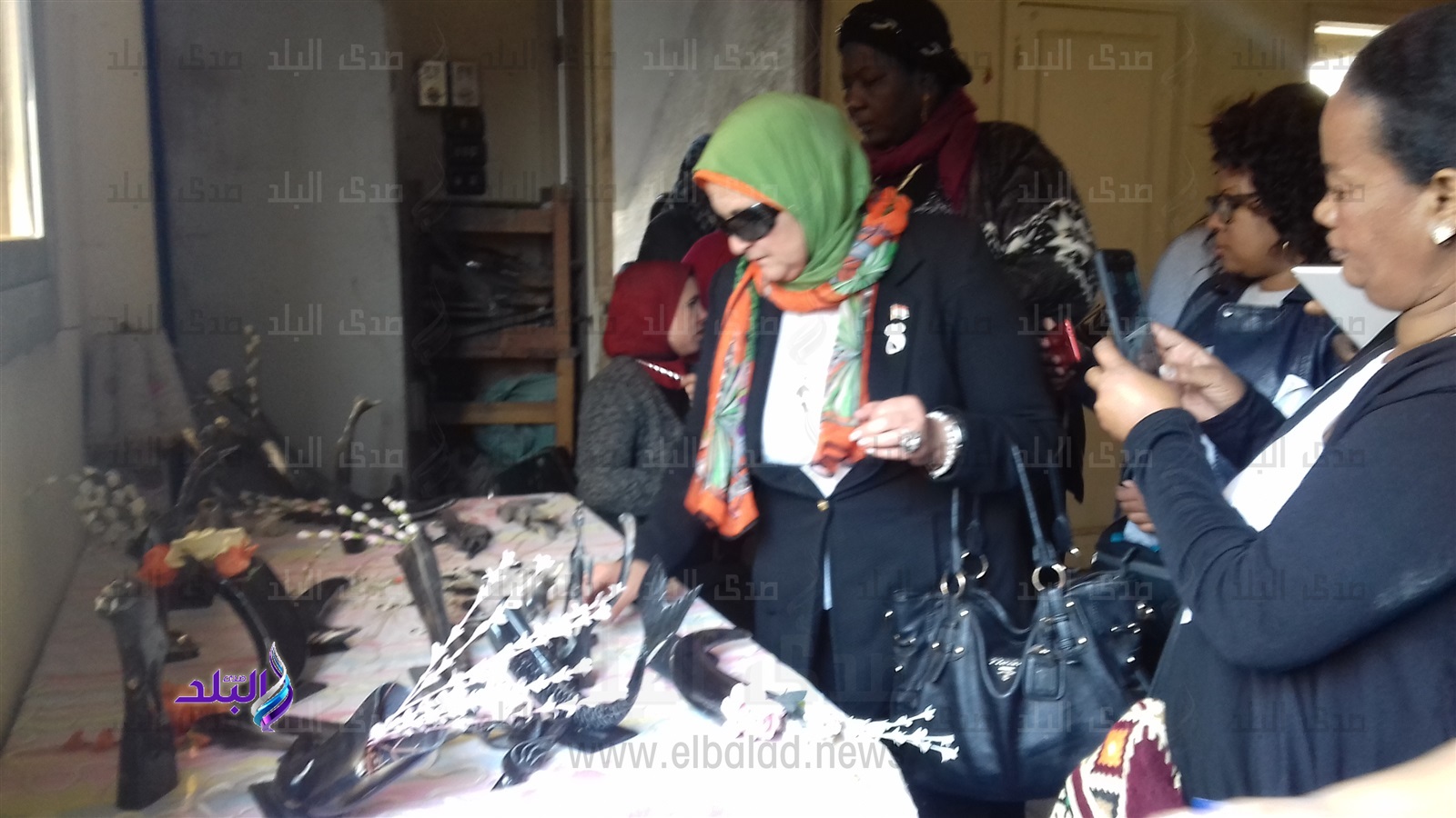 وفود أجنبية تتفقد مشروع تصنيع قرن الجاموس بدمنهور وفود أجنبية تتفقد مشروع تصنيع قرن الجاموس بدمنهور