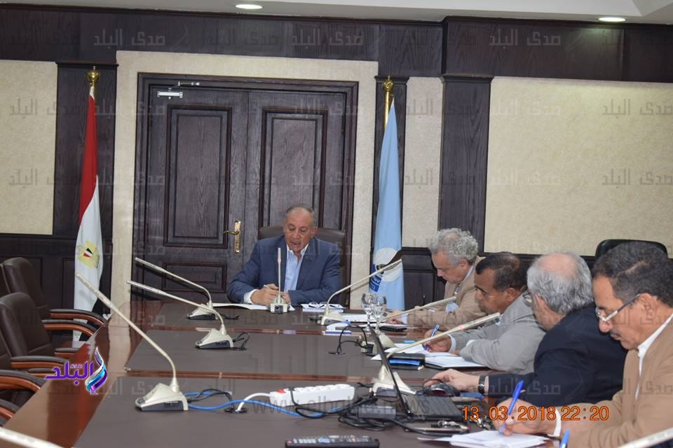 محافظ البحر الاحمر يناقش مشروع توفير طاقة نظيفة محافظ البحر الاحمر يناقش مشروع توفير طاقة نظيفة