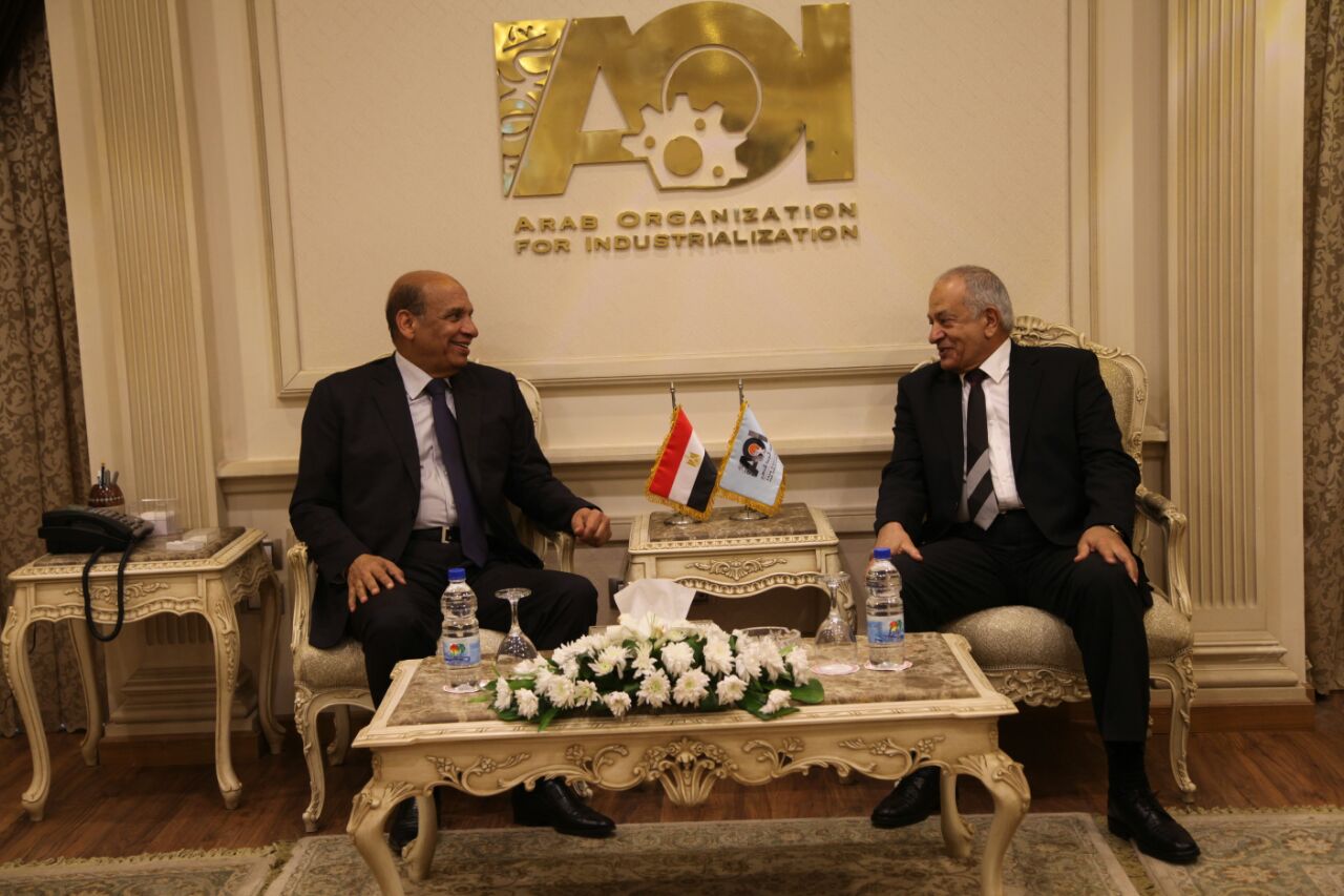 الفريق عبد العزيز سيف الدين وو الدكتور حمودة طلب أبو العلا الفريق عبد العزيز سيف الدين وو الدكتور حمودة طلب أبو العلا