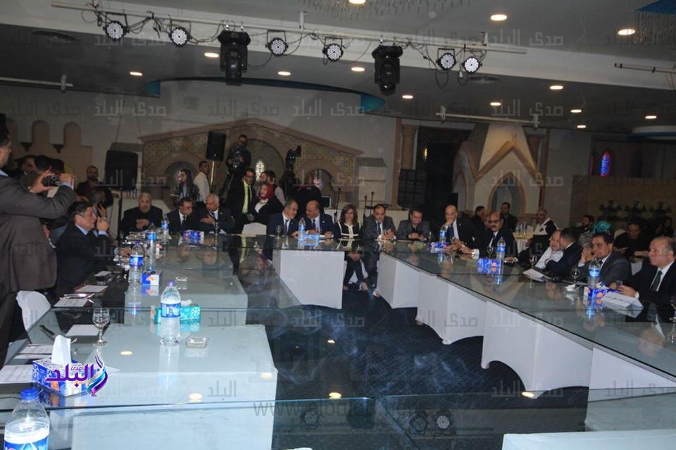 رئيس "دعم مصر" يلتقى 1300 من أصحاب المصانع ورجال الأعمال