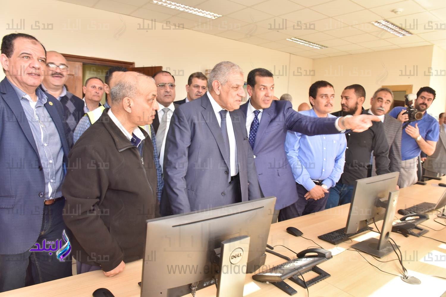 محلب يتفقد مراحل العمل النهائية بمشروع قناطر أسيوط الجديدة محلب يتفقد مراحل العمل النهائية بمشروع قناطر أسيوط الجديدة