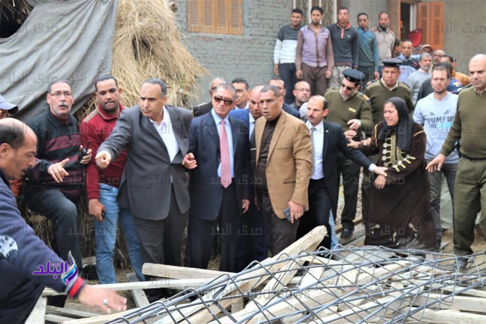 محافظ كفر الشيخ يشرف على إزالة مبنى مقام على أرض زراعية.. صو