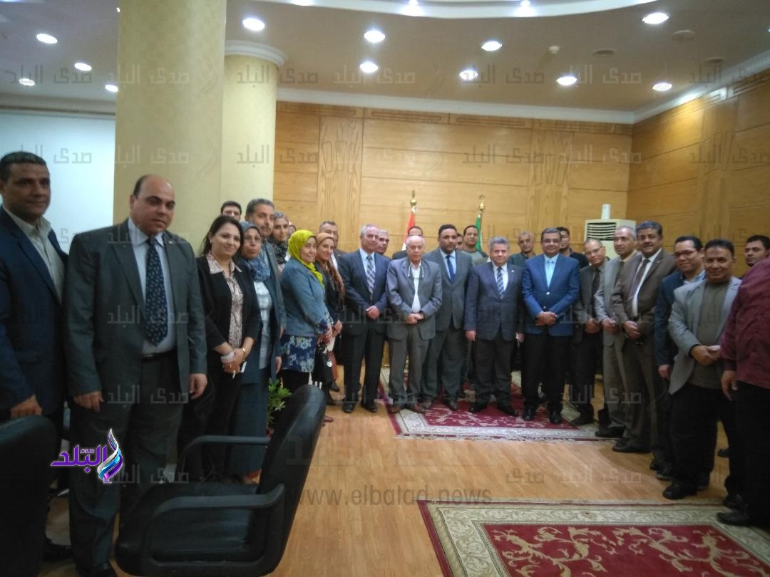 رئيس جامعة بنها والعاملين 