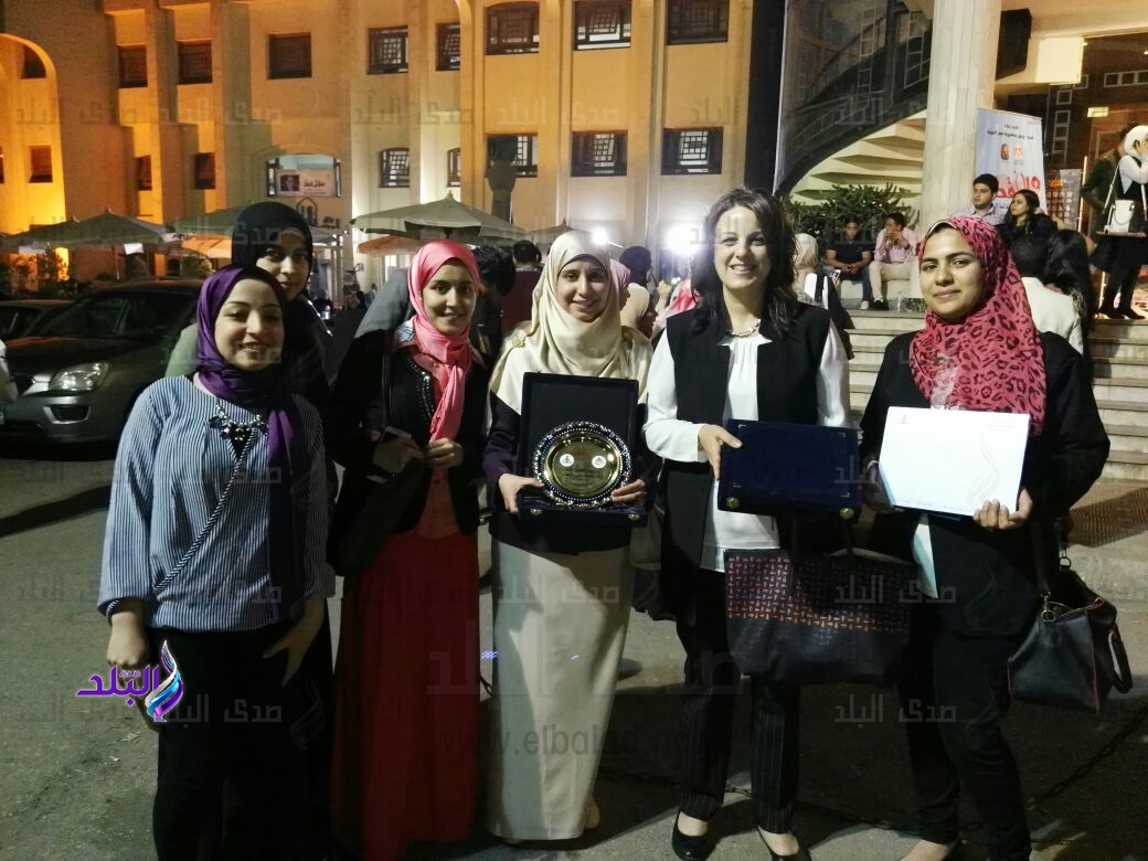 الدكتورة هبة شاهين والدكتورة أميرة جمال والطلاب الدكتورة هبة شاهين والدكتورة أميرة جمال والطلاب