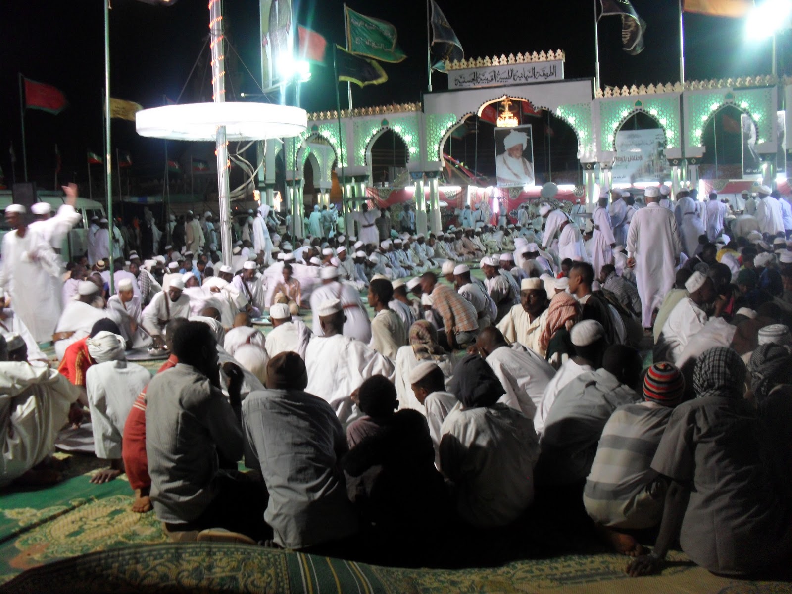 «الصوفية» يحتفلون بالليلة الكبيرة لمولد «علي زين العابدين» «الصوفية» يحتفلون بالليلة الكبيرة لمولد «علي زين العابدين»