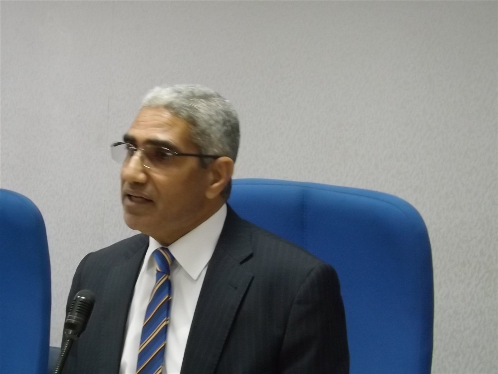 رئيس جامعة جنوب الوادي الدكتور عباس منصور