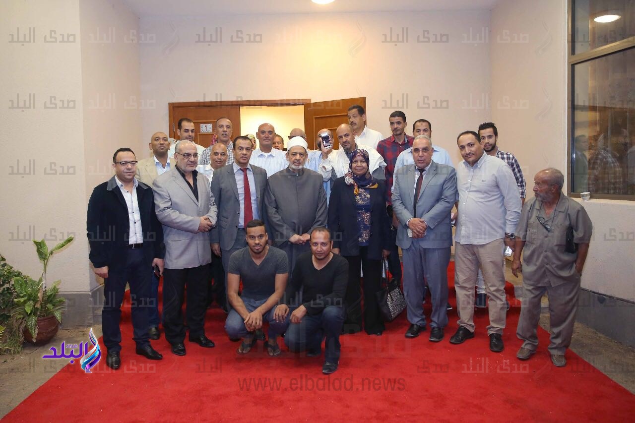 الإمام الأكبر يستقبل عددا من الجالية المصرية بموريتانيا