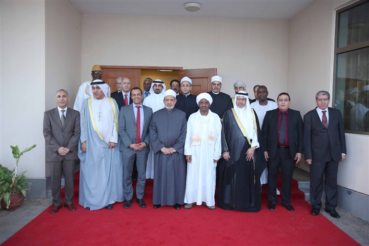 شيخ الأزهر مع عدد من سفراء الدول العربية والإسلامية