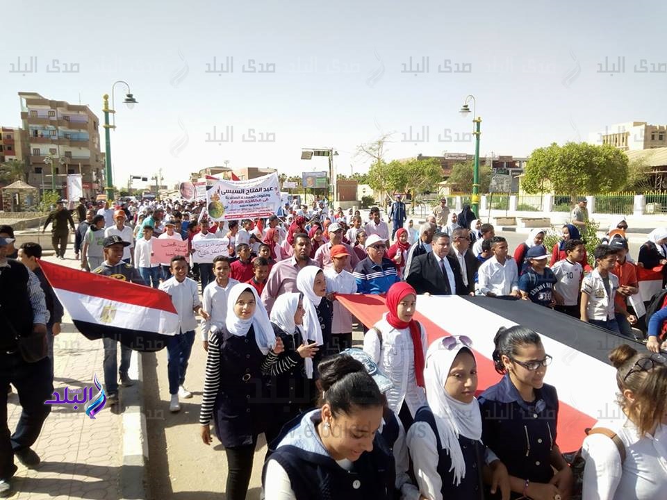 طلاب بالوادي الجديد ينظمون مسيرة تحت شعار "انزل شارك" 