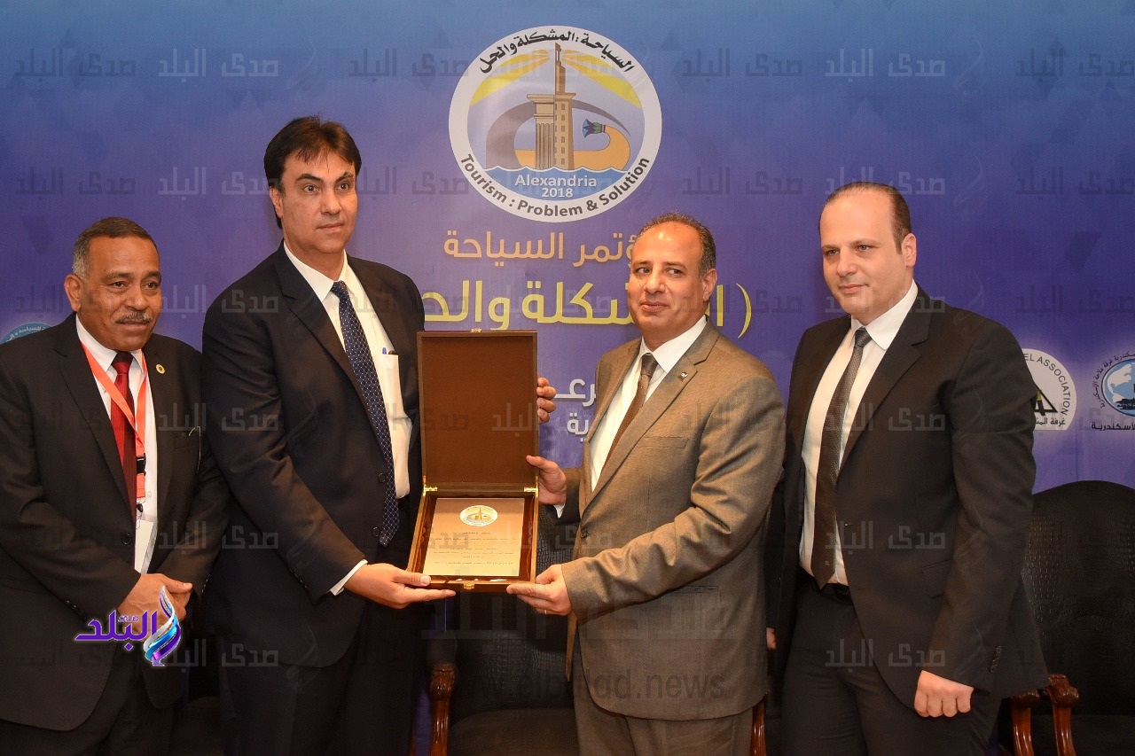 قنصل فرنسا خلال مشاركته في مؤتمر بالإسكندرية قنصل فرنسا خلال مشاركته في مؤتمر بالإسكندرية