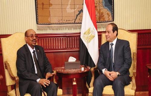 الرئيس السيسي و الرئيس البشير الرئيس السيسي و الرئيس البشير