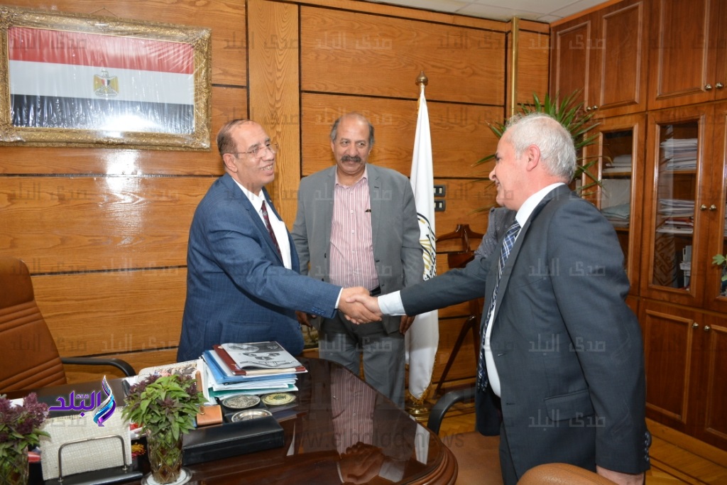 رئيس جامعة أسيوط يستقبل رئيس جامعة فلاديفيا الأردنية