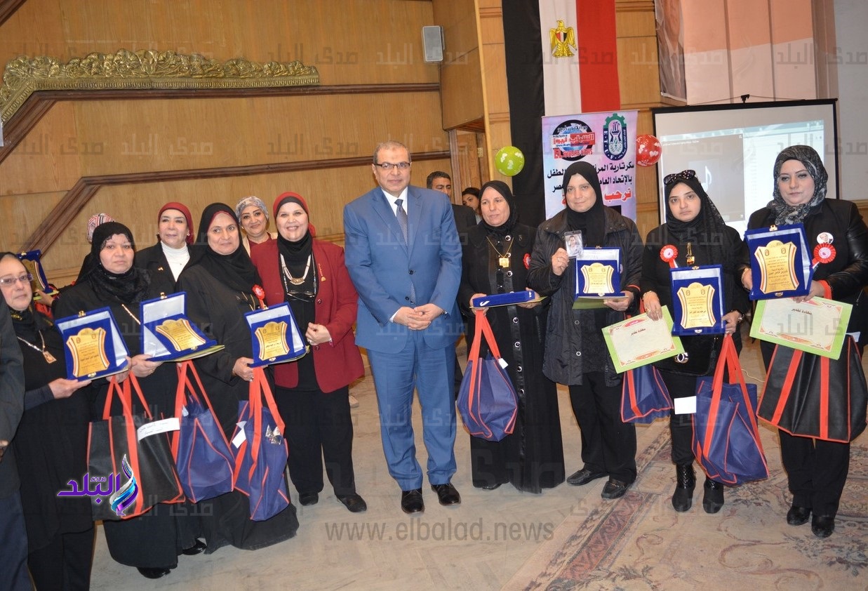 وزير القوى العاملة يكرم الأمهات المثاليات