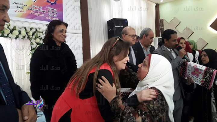 الهلال الاحمر فى السويس تكرم 44 ام مثالية ..صور