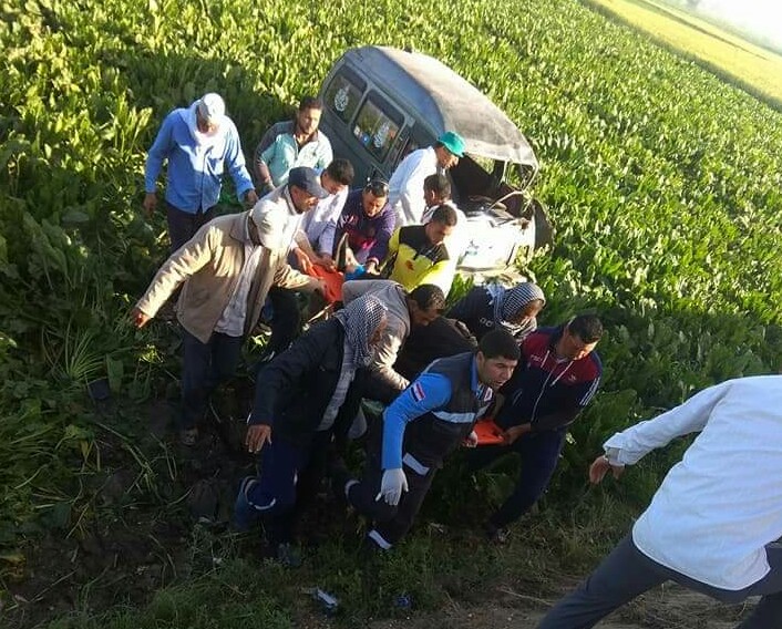 السيارة المقلوبة على الاراضى الزراعية