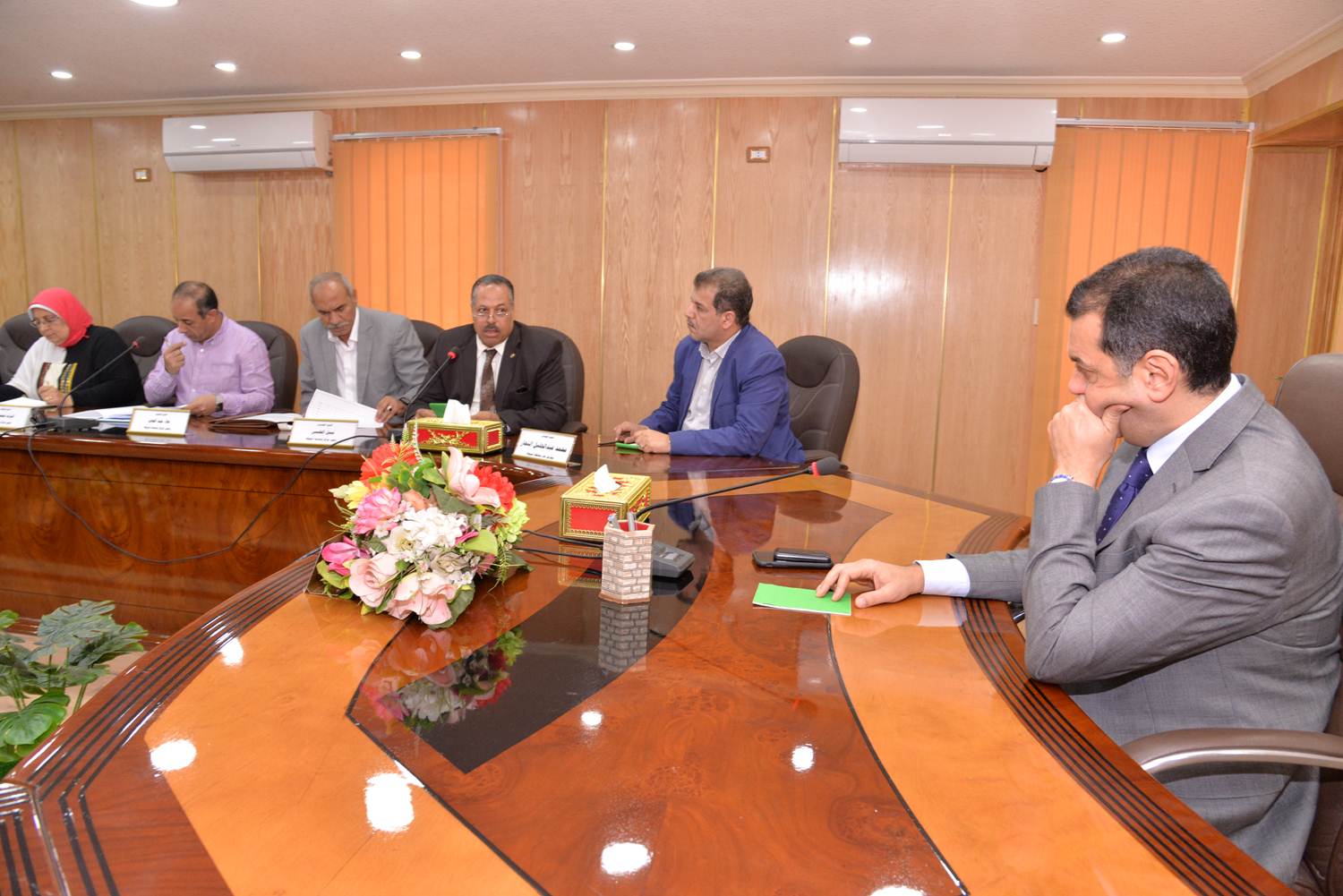 اجتماع محافظ أسيوط لمناقشة الاستعداد للانتخابات الرئاسية