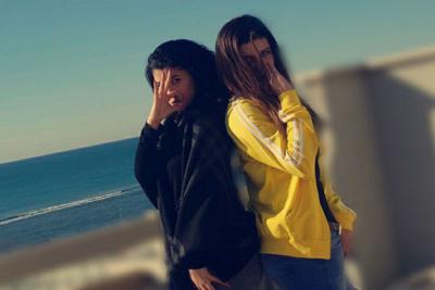 مريم ضحية العنصرية وشقيقتها الصغرى