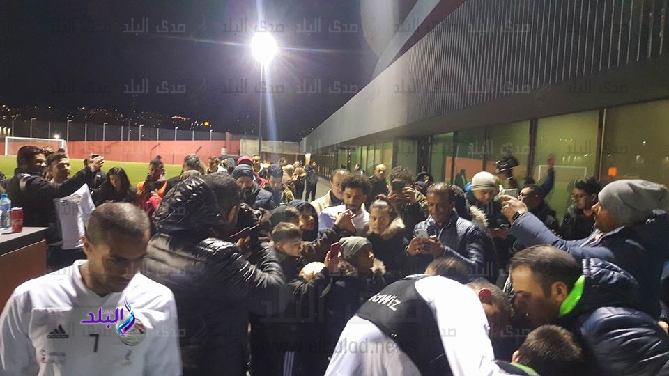 الجماهير فى تدريب الفراعنة بسويسرا