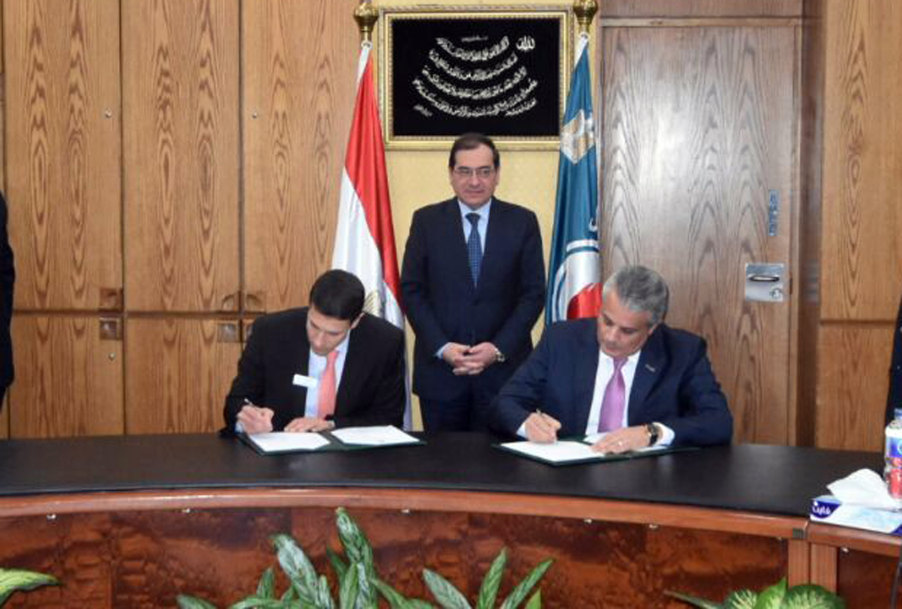 جانب من التوقيع بحضو وزير البترول 