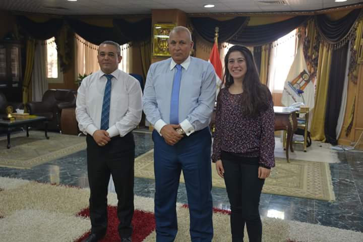 محافظ الوادي الجديد يبحت التوسع في صناعة المشغولات اليدوية