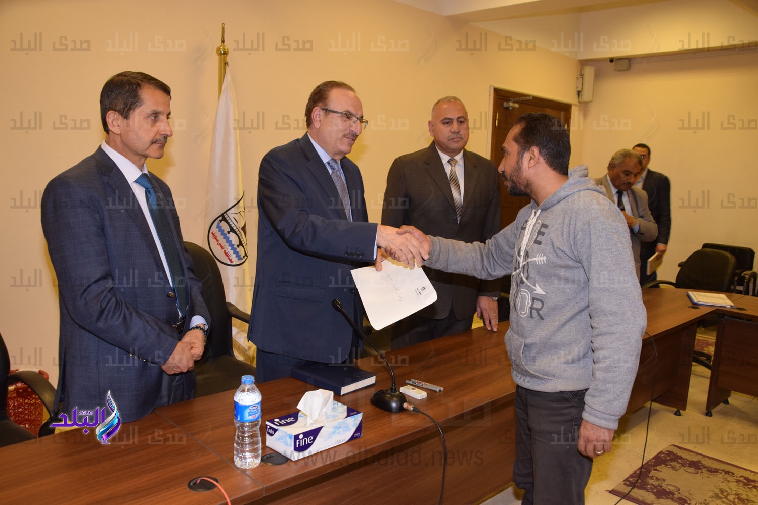محافظ بني سويف يطلق مشروع تعميم شهادات (أمان المصريين)