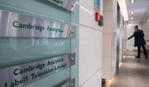 تفتيش مقر شركة كمبردج أناليتيكا في لندن