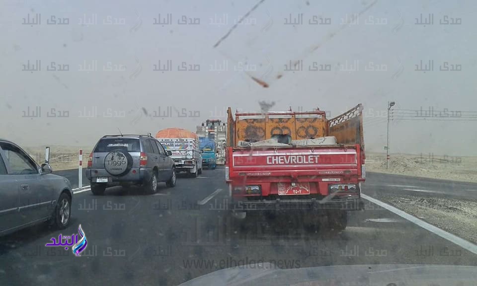زحام على الطرق السريعة بالوادى الجديد