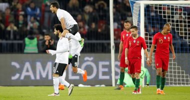 احتفال طارق حامد مع محمد صلاح احتفال طارق حامد مع محمد صلاح
