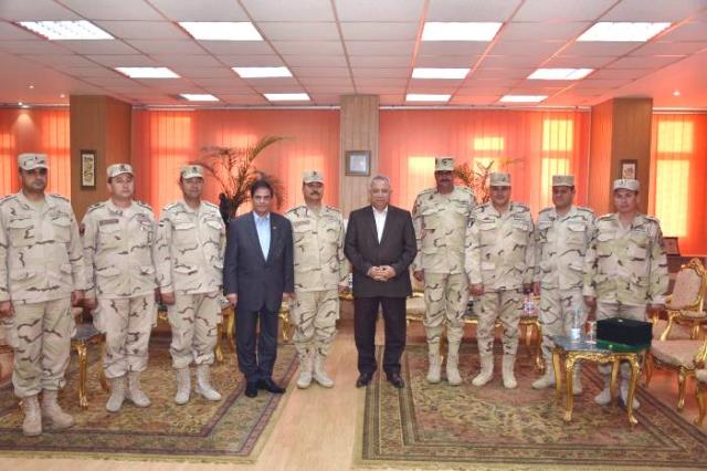 محافظ الشرقية يستقبل قائد الفرقة السادسة مدرعات